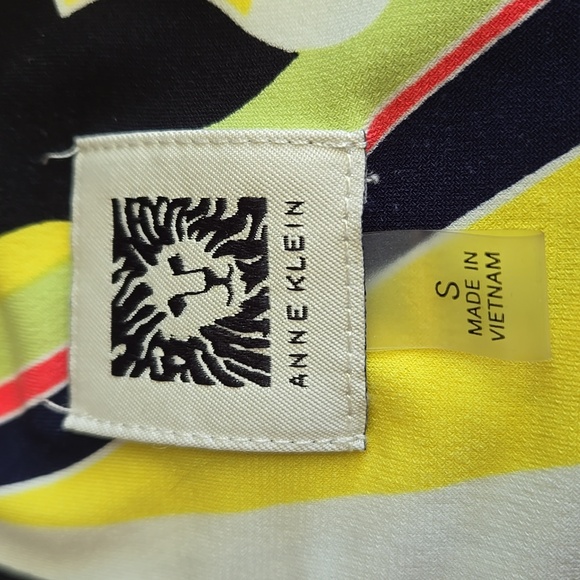 Anne Klein Wrap Top 3/4 Sleeve Geographic Colors V-neck Size Small - Picture 5 of 9